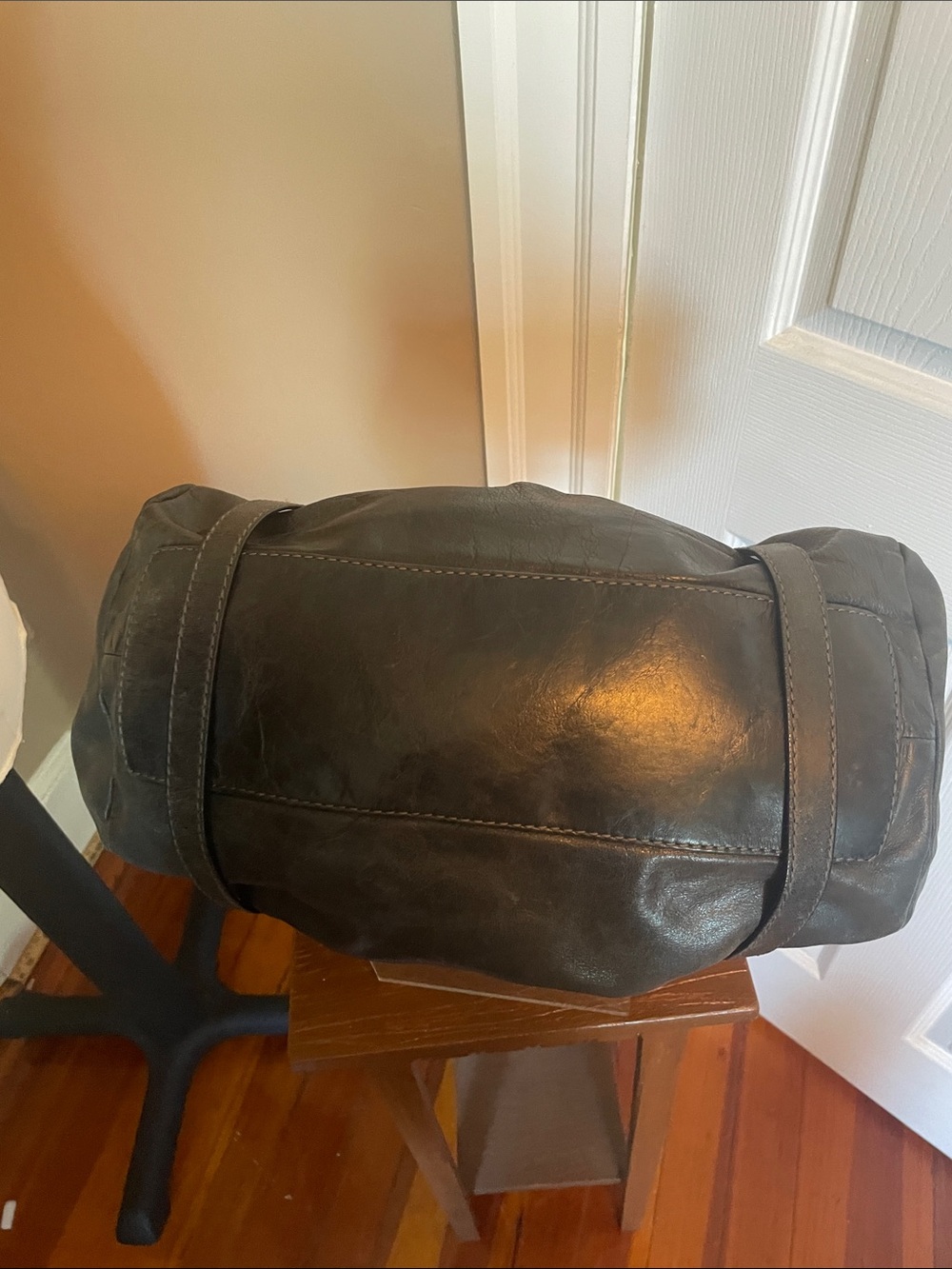 Marc by Marc Jacob’s Dr .Groovee shoulder bag with Metal ID tag - Picture 3 of 16